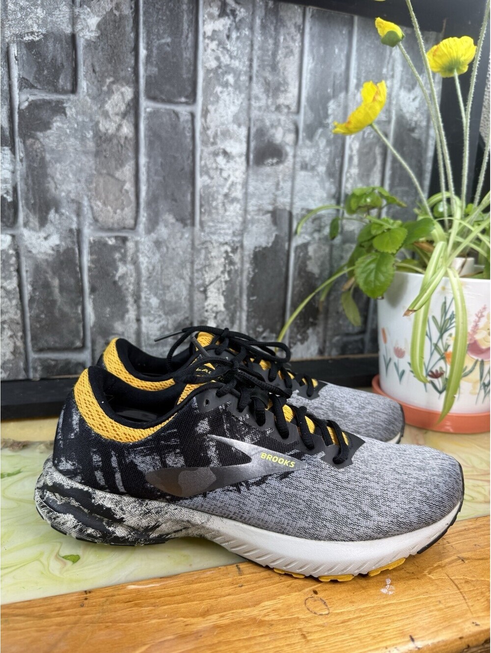 Brooks Launch 6 Run Steel City 2019 Women’s Gray/Black/Yellow Low Top Mesh - Picture 4 of 8